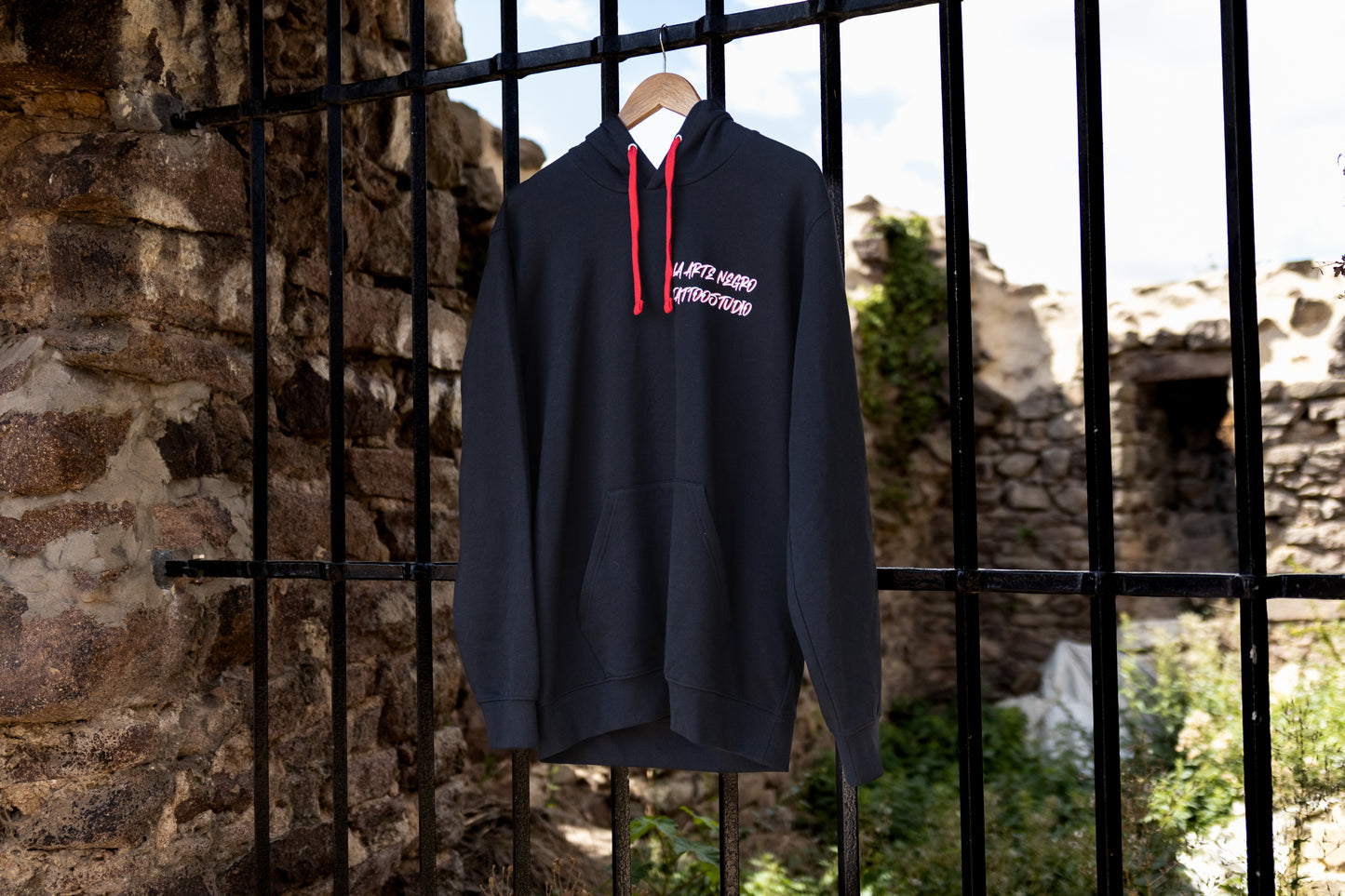 La Arte Negro Hoodie
